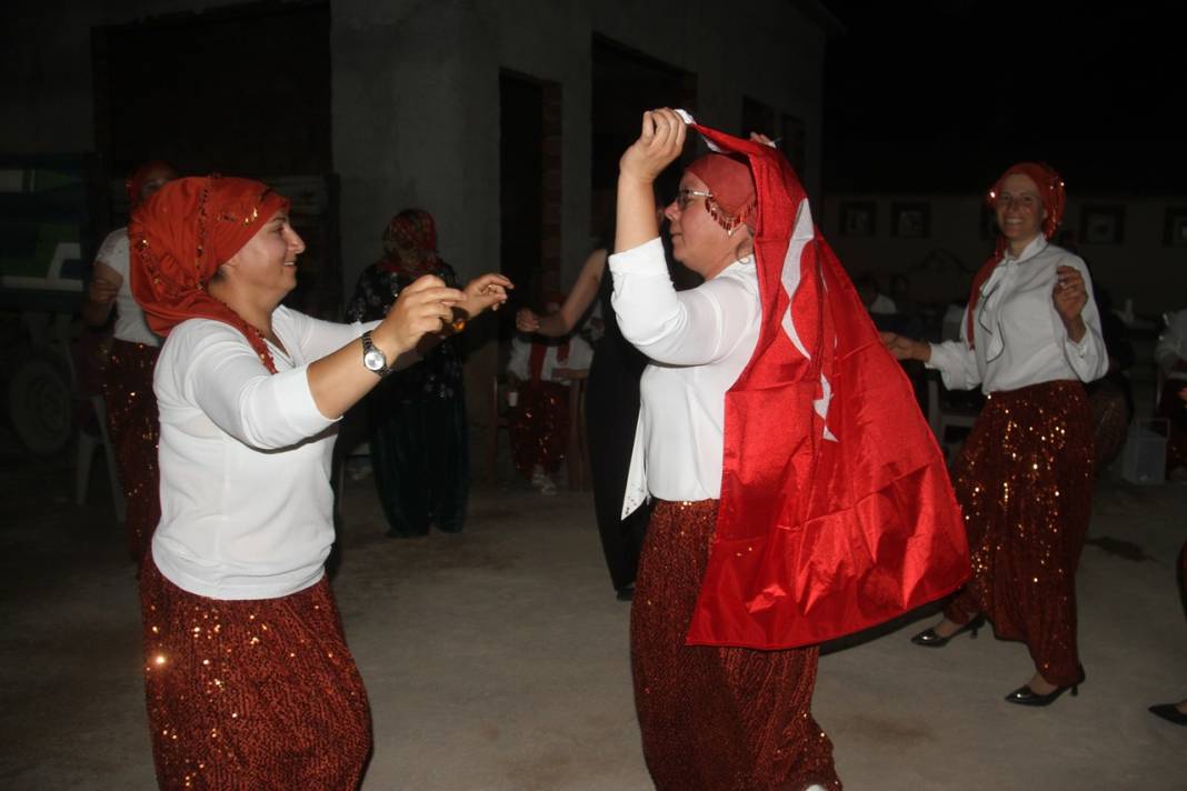 Konya'da bir mahallede sahte düğün yapıldı! Gerçeğinden daha çok eğlendiler 4